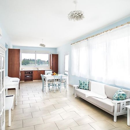 Alcyone Beach House Oroklini Exterior foto